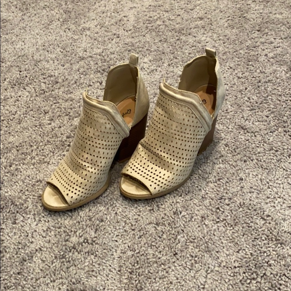 ❌SOLD❌Quips Shoes